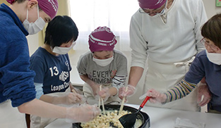 サークル活動 調理中