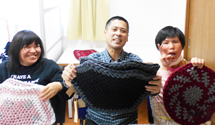 指編みマット作成中